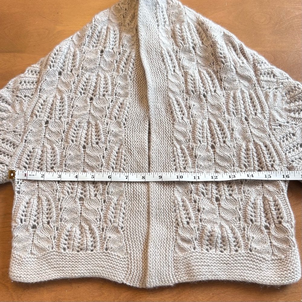 Elegant Cashmere Lace Knit Sweater - Picture 7 of 11